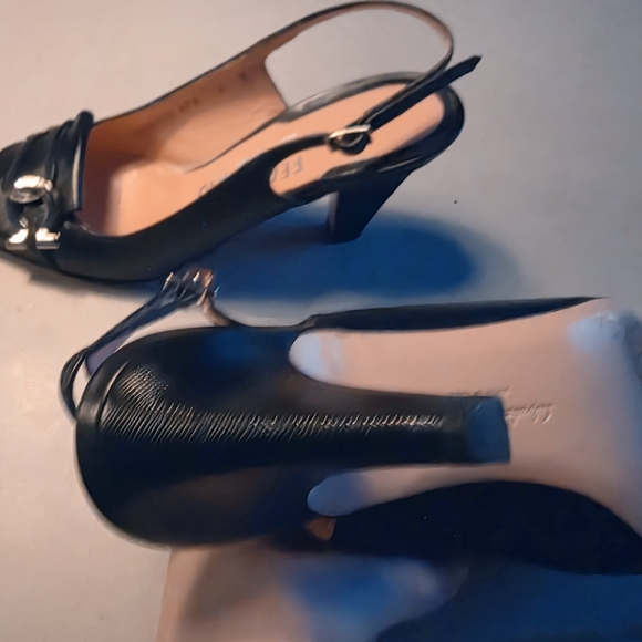 Salvatore Ferragamo Gancini slingback pumps. - Picture 10 of 12